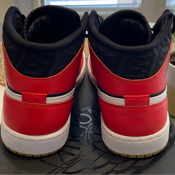 Nike Air Jordan 1 Mid SE Tennis Shoe NIB - Picture 8 of 12